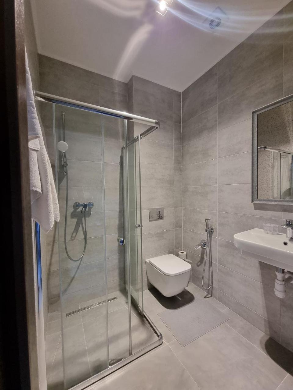 Central Hotel Lviv Bagian luar foto
