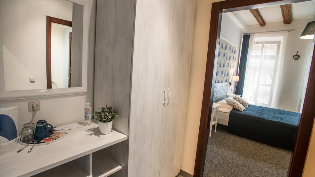 Central Hotel Lviv Bagian luar foto