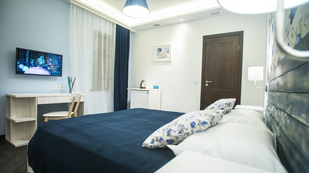 Central Hotel Lviv Bagian luar foto