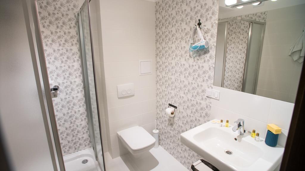 Central Hotel Lviv Bagian luar foto